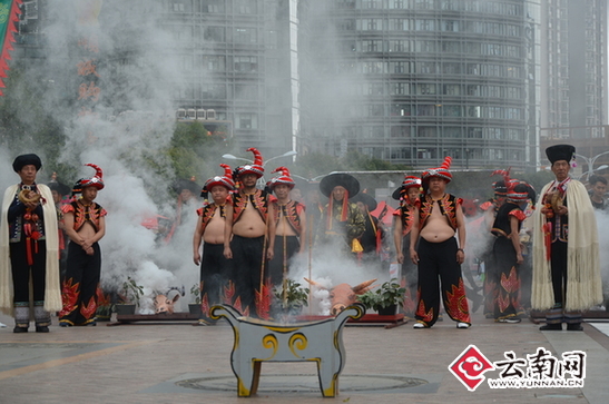 歌舞《祝福——罗婺文化传真情》在昆明南屏街展示古滇彝族风情