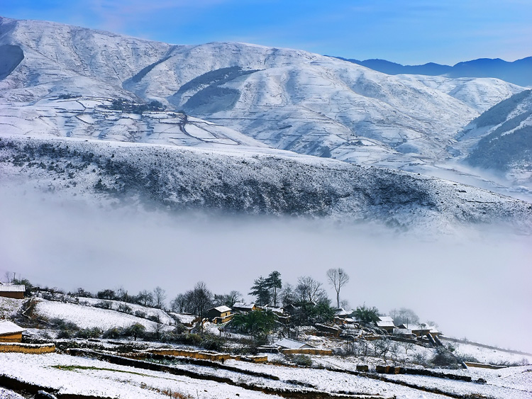 山村初雪