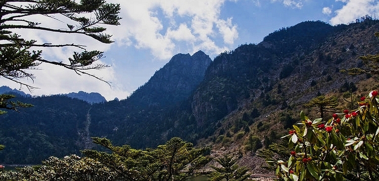 螺髻山风光(张万高)