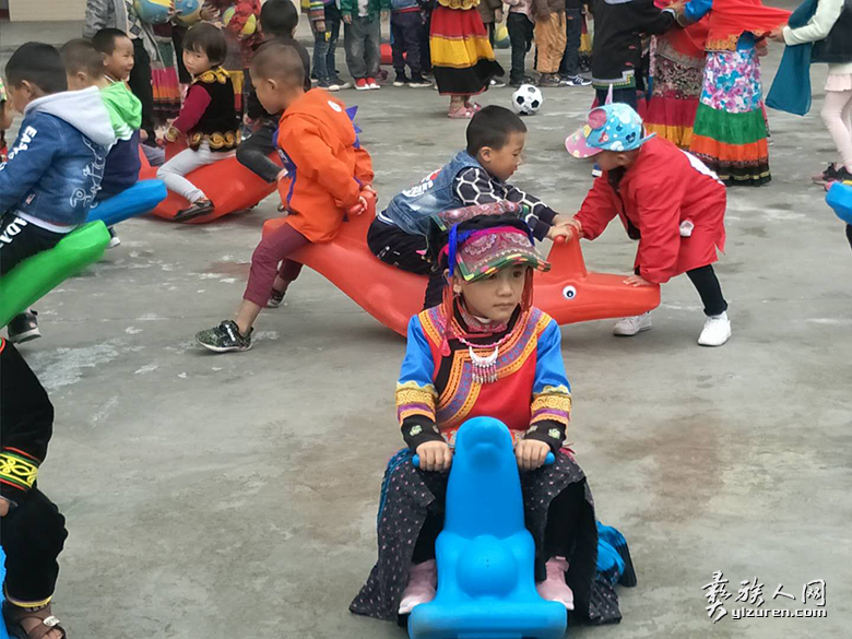 游戏的幼教点小朋友