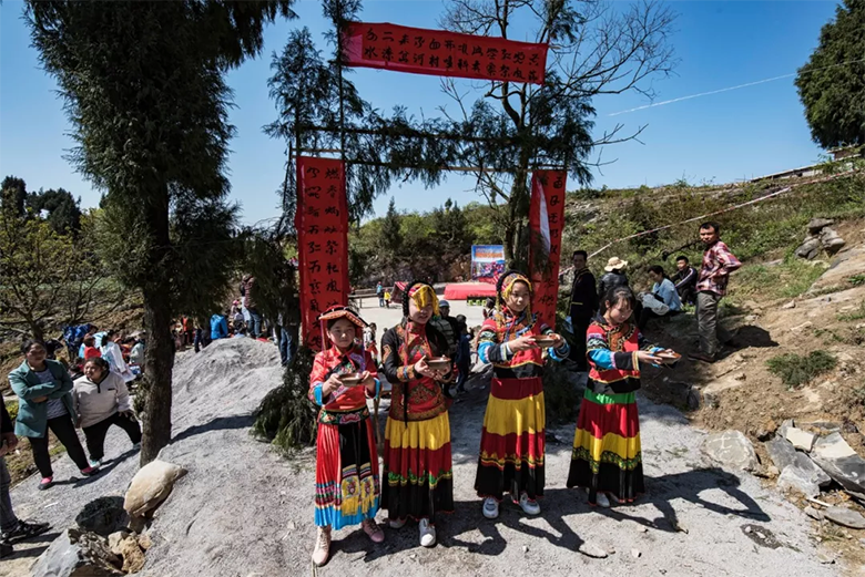 刘忠摄影纪实：四川叙永赤水河边的彝族祭风节