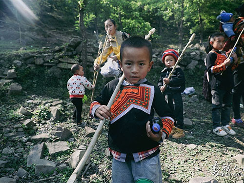 “变”与“不变”：后扶贫时代民族地区“一村一幼”政策的生成逻辑——以四川凉山彝区为例