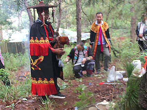 云南武定：罗婺彝族祭山神